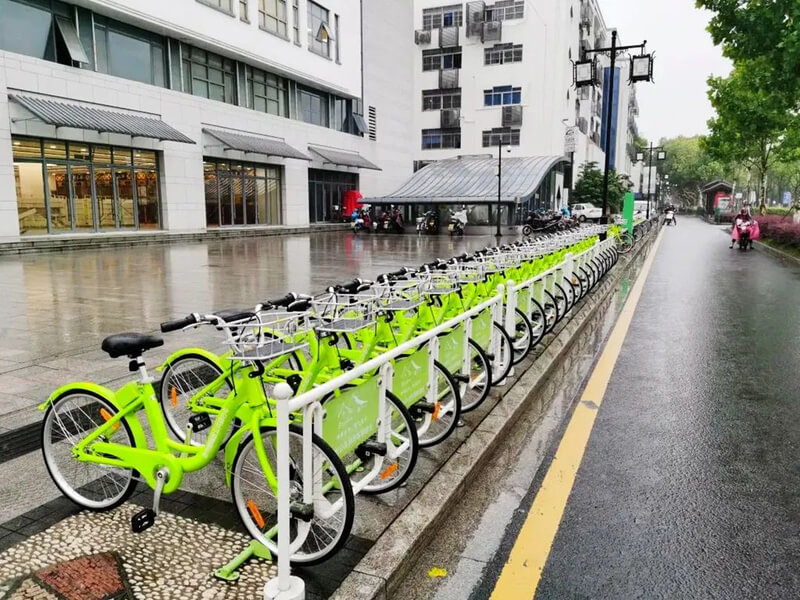 日均借車達(dá)15萬次！“小綠車”13年“減碳”107萬噸